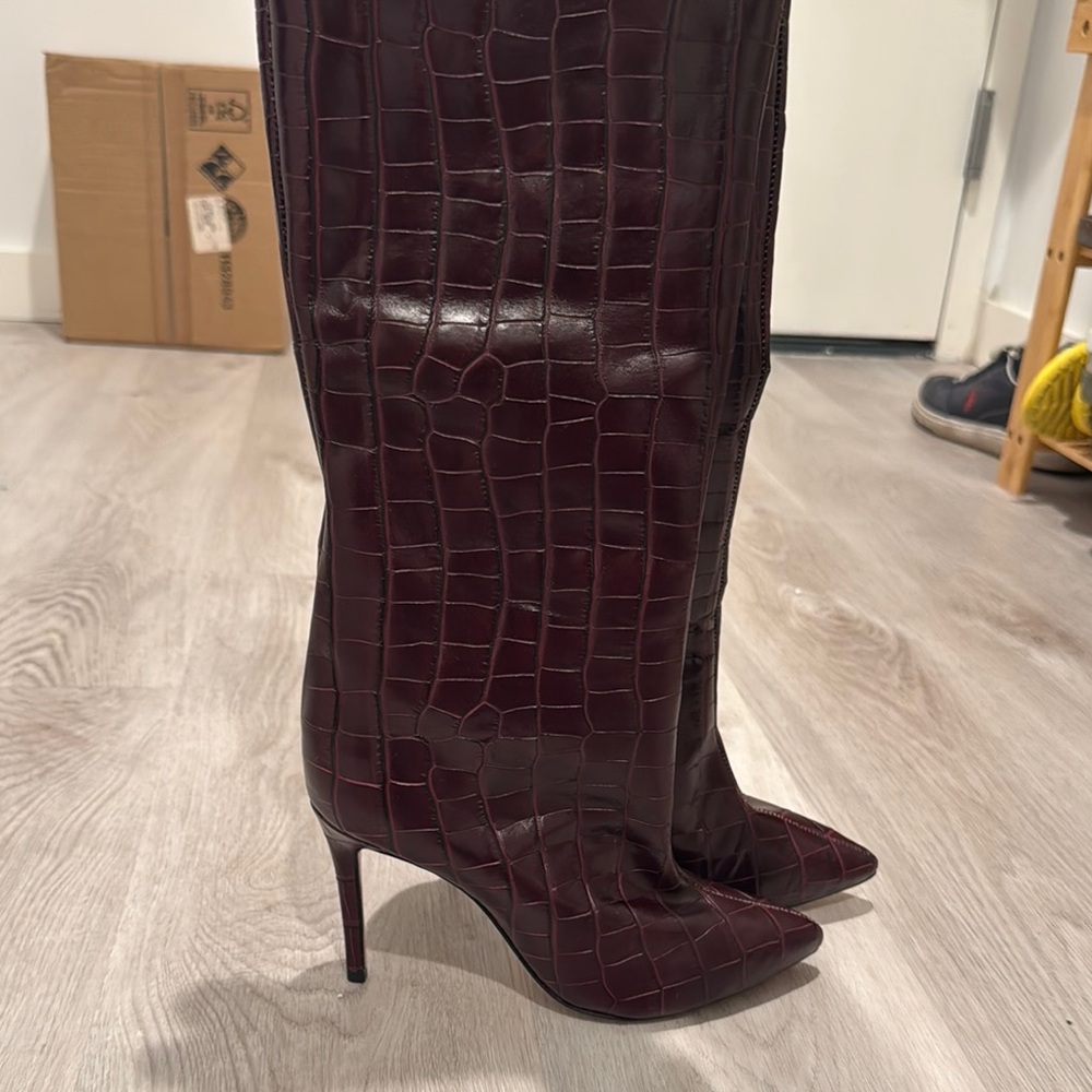 Elegant Brown Croc-Embossed Women's Boots - Picture 3 of 4